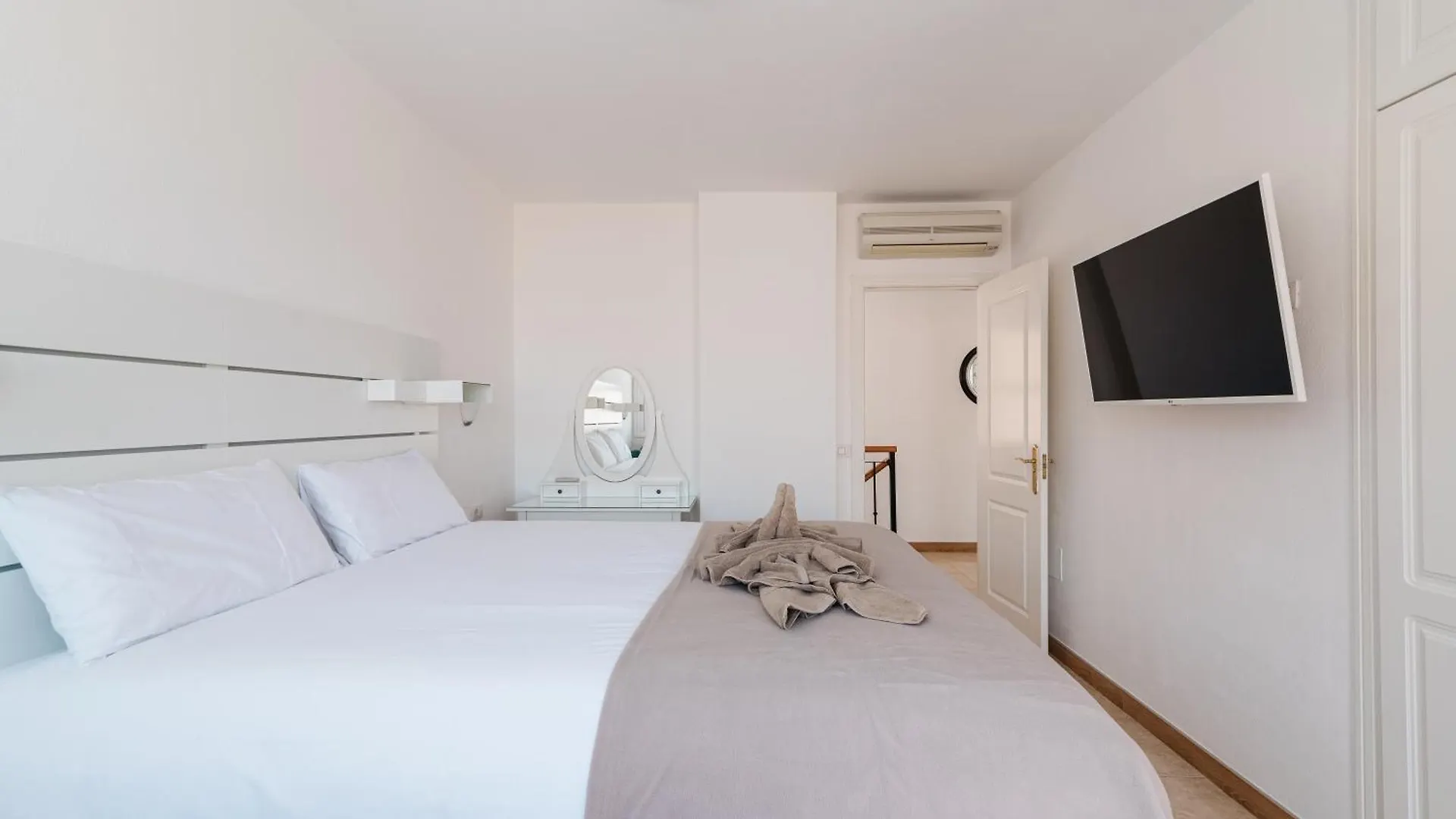 Comfortable 4-Bedroom Villa With Private Gardens Costa Adeje  0*, Costa Adeje (Tenerife) Spain