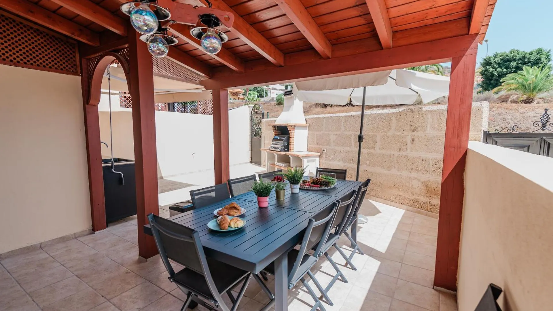 Comfortable 4-Bedroom Villa With Private Gardens Costa Adeje  0*, Costa Adeje (Tenerife) Španělsko